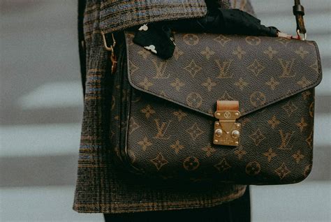 nep louis vuitton tas herkennen|10 Manieren om een Neppe Louis Vuitton tas te Herkennen.